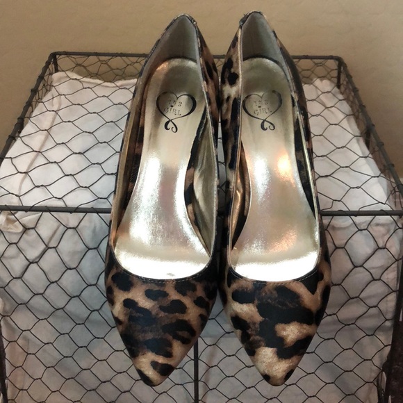 Leopard Print Pumps- Size 6 - Picture 2 of 6